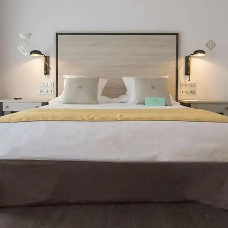 Hotel De 4*