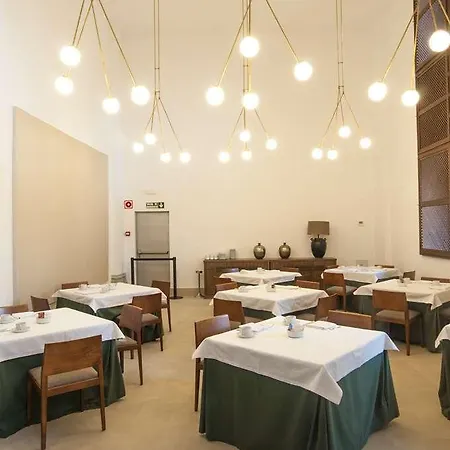 Hotel De 4*