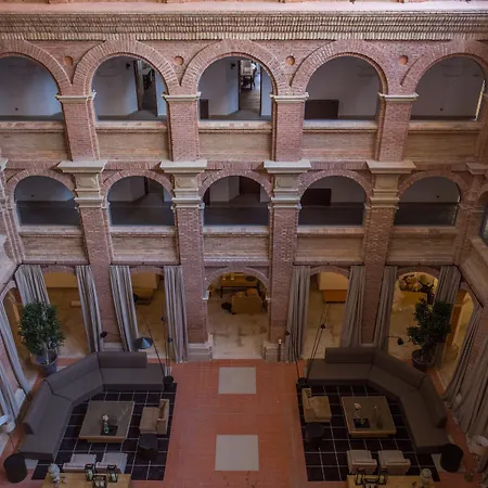 Hotel De 4*